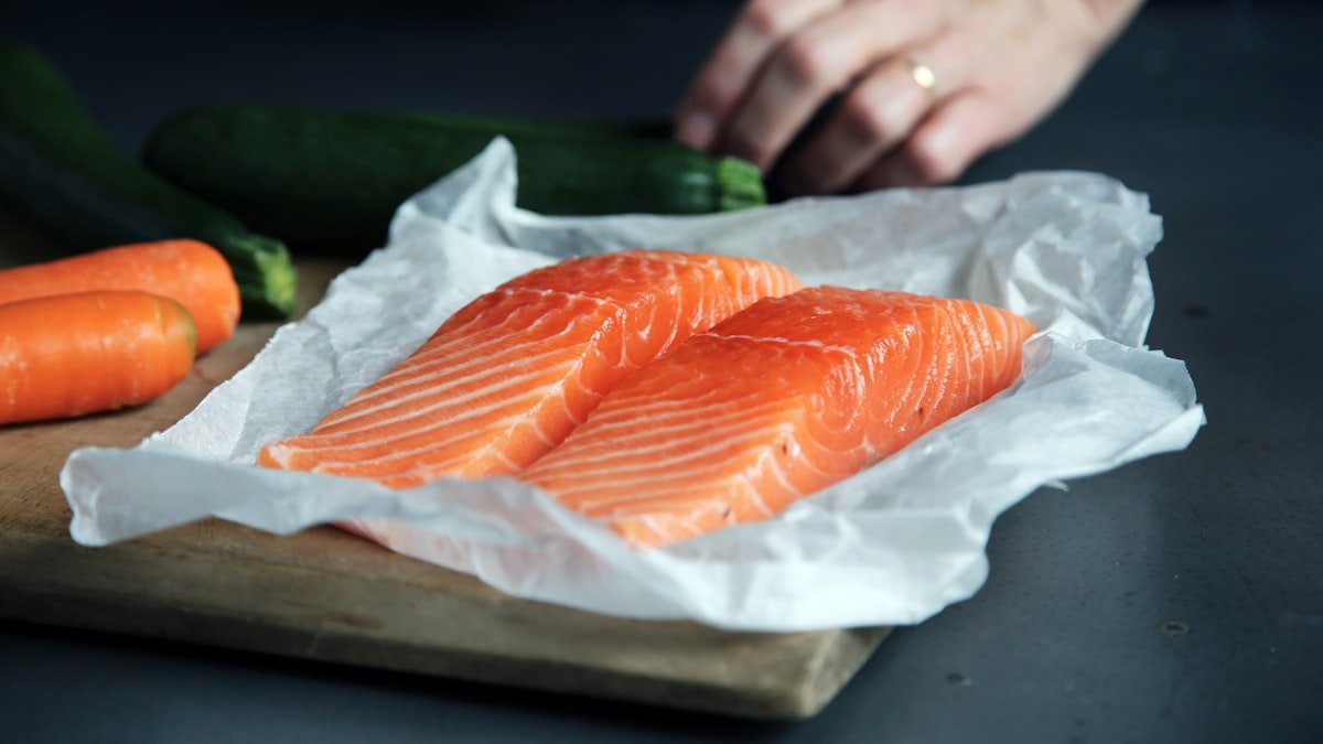 Alimenti freschi e verdure colorate per una nutrizione consapevole